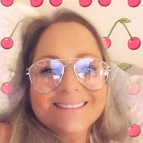 Meet your Posher, Kim - Picture 3 of 3